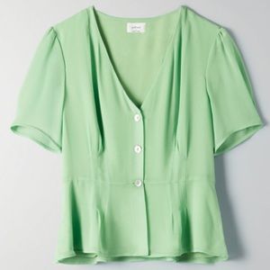 Aritzia Wilfred
BUTTON-FRONT BLOUSE